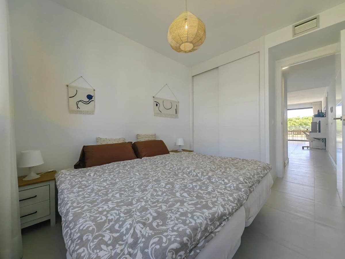 Apartamento de 3 habitaciones en Estepona en venta con piscina garaje - 485.000 € (Ref: 9549819)