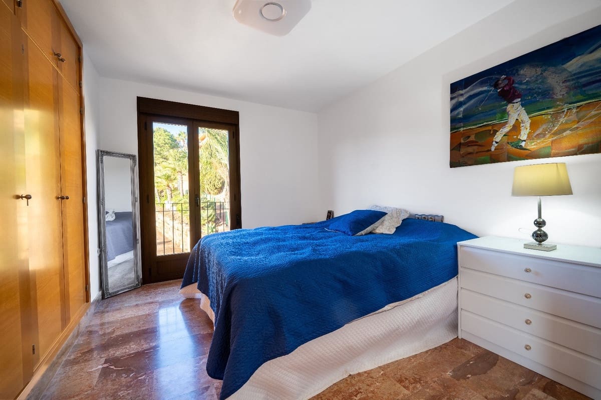 4 soverom Kjedet enebolig til salgs i Riviera del Sol med svømmebasseng garasje - € 549 000 (Ref: 9549820)