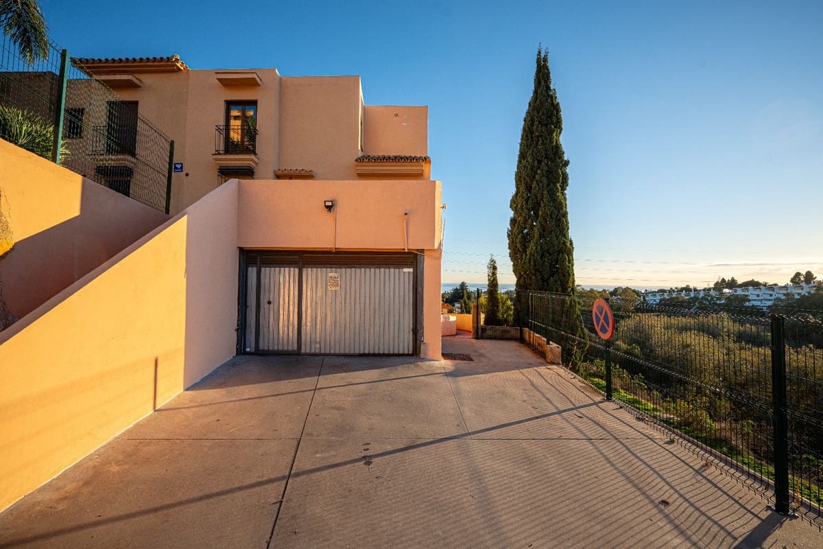 4 soverom Kjedet enebolig til salgs i Riviera del Sol med svømmebasseng garasje - € 549 000 (Ref: 9549820)