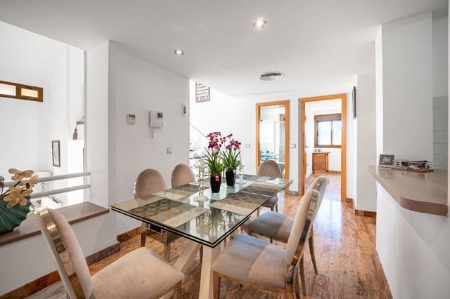 4 soverom Kjedet enebolig til salgs i Riviera del Sol, Mijas med svømmebasseng garasje - € 549 000 (Ref: 9549820)