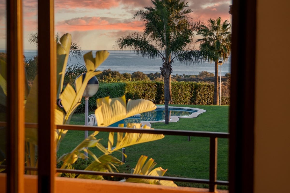 4 soverom Kjedet enebolig til salgs i Riviera del Sol med svømmebasseng garasje - € 549 000 (Ref: 9549820)