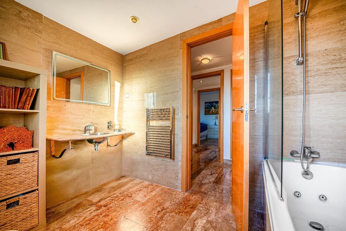 4 soverom Kjedet enebolig til salgs i Riviera del Sol med svømmebasseng garasje - € 549 000 (Ref: 9549820)