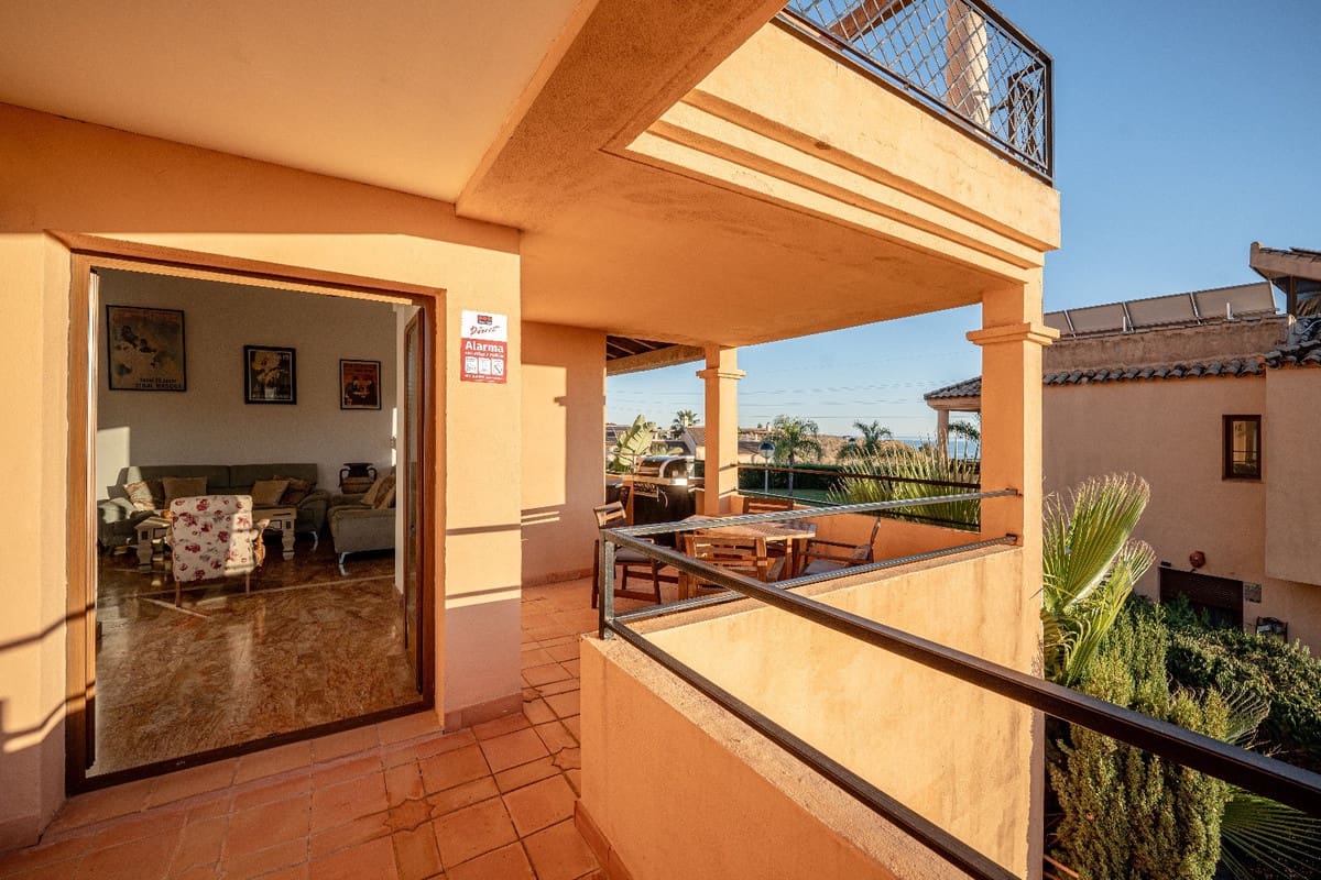 4 soverom Kjedet enebolig til salgs i Riviera del Sol med svømmebasseng garasje - € 549 000 (Ref: 9549820)