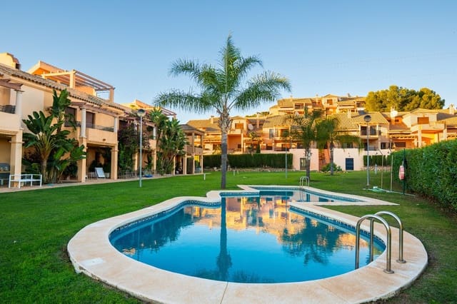 4 soverom Kjedet enebolig til salgs i Riviera del Sol, Mijas med svømmebasseng garasje - € 549 000 (Ref: 9549820)