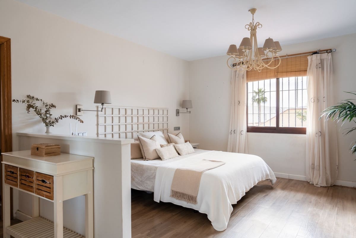 5 makuuhuone Huvila myytävänä paikassa La Sierrezuela mukana uima-altaan - 950 000 € (Ref: 9549873)