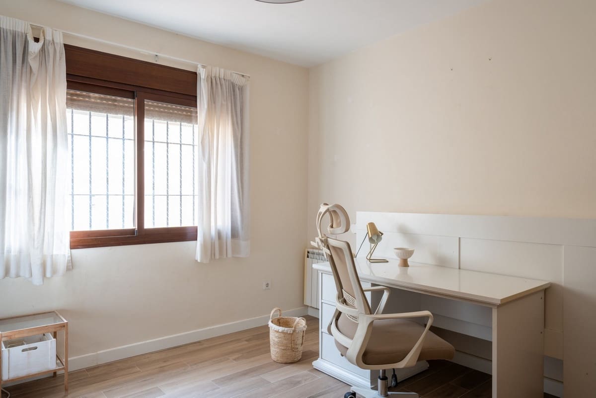 5 makuuhuone Huvila myytävänä paikassa La Sierrezuela mukana uima-altaan - 950 000 € (Ref: 9549873)