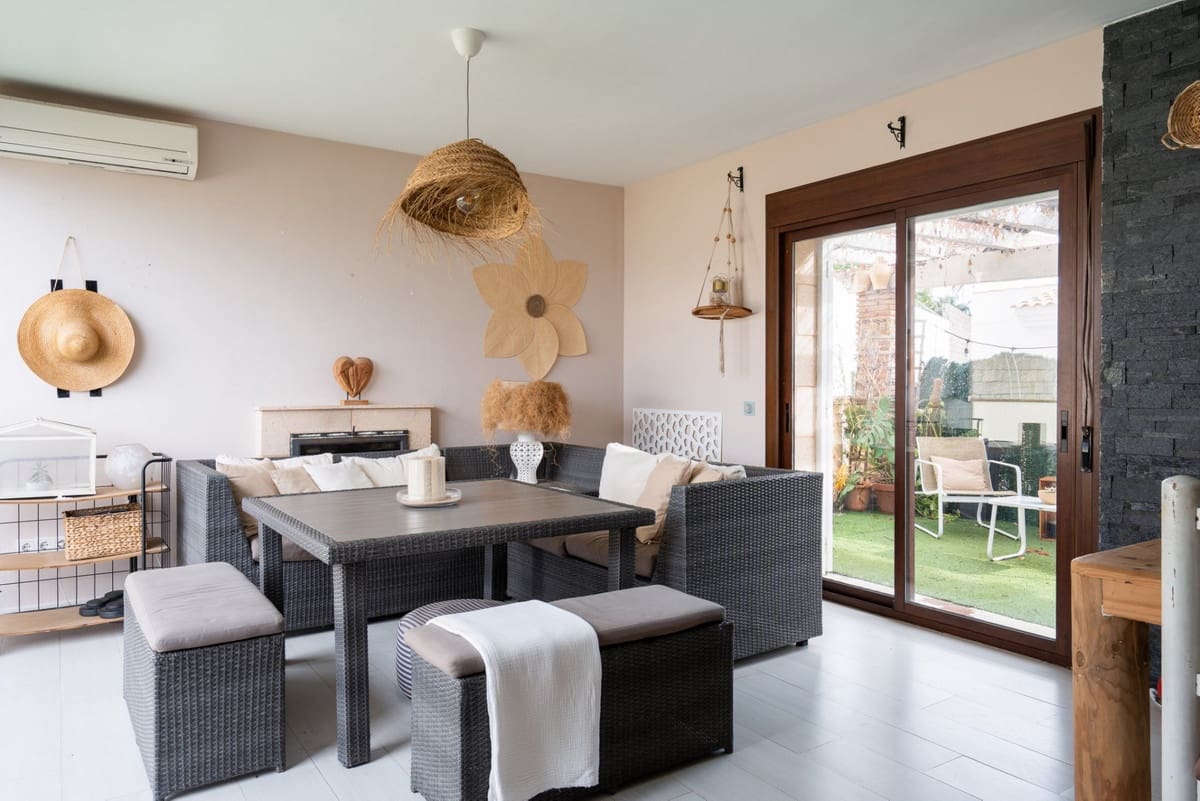 5 makuuhuone Huvila myytävänä paikassa La Sierrezuela mukana uima-altaan - 950 000 € (Ref: 9549873)