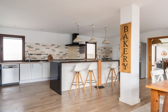 5 makuuhuone Huvila myytävänä paikassa La Sierrezuela, Mijas mukana uima-altaan - 950 000 € (Ref: 9549873)