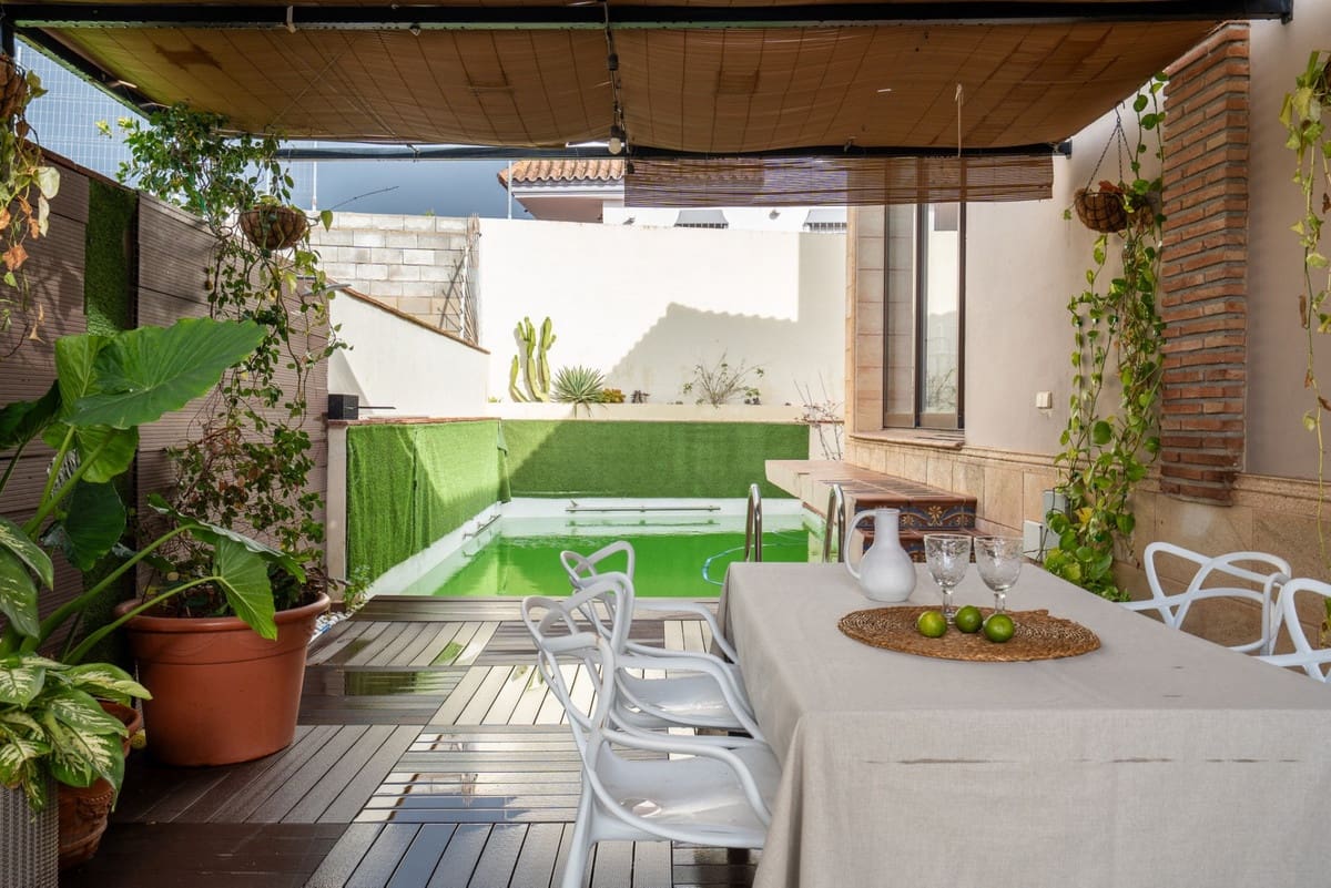 5 makuuhuone Huvila myytävänä paikassa La Sierrezuela mukana uima-altaan - 950 000 € (Ref: 9549873)