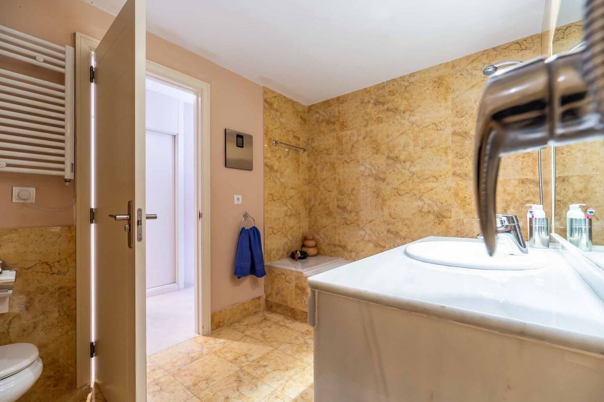 2 makuuhuone Huoneisto myytävänä paikassa Calahonda mukana uima-altaan 
autotalli - 419 000 € (Ref: 9549909)