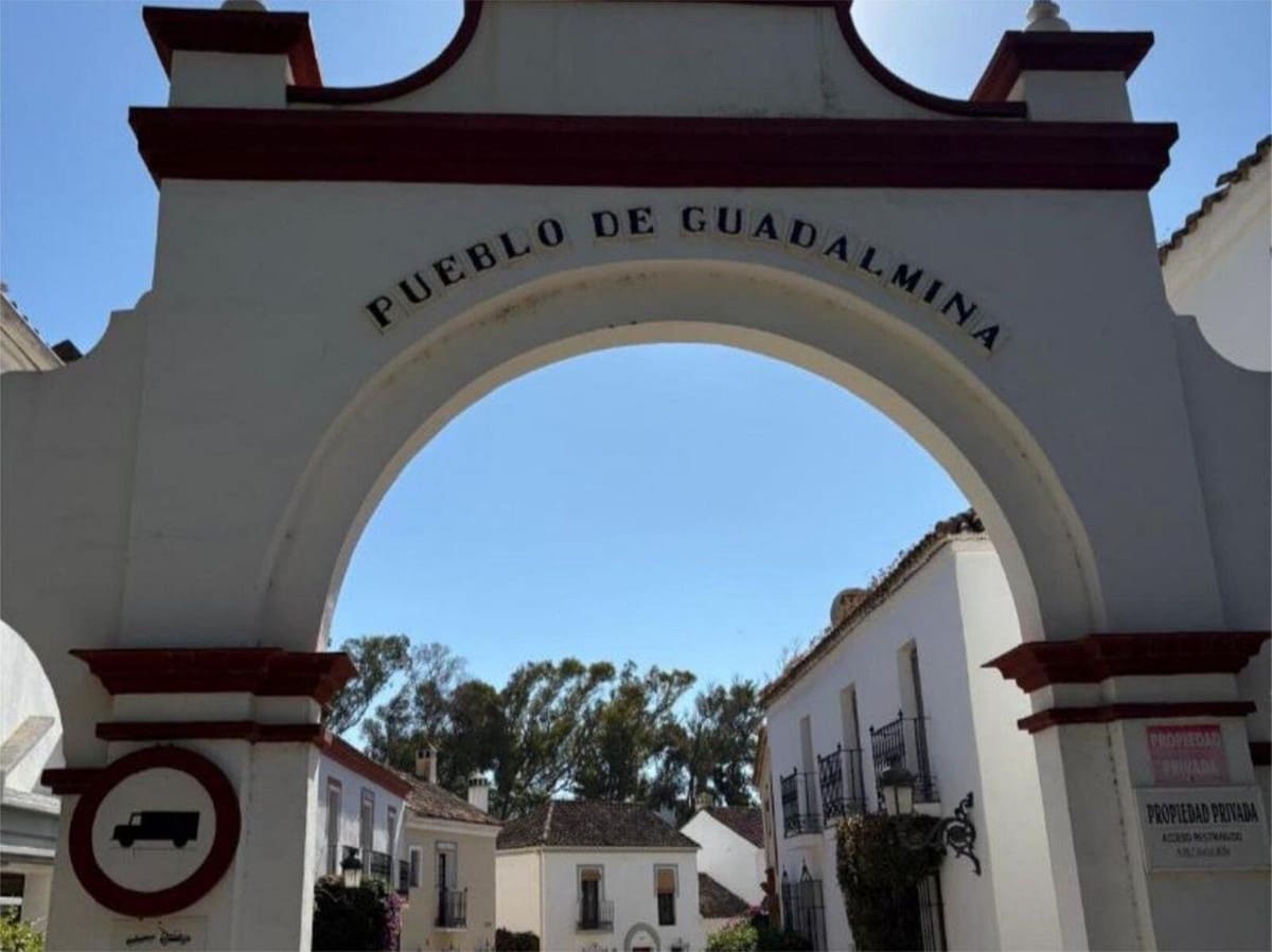 Casa de 2 habitaciones en Guadalmina en venta con piscina garaje - 689.000 € (Ref: 9549921)