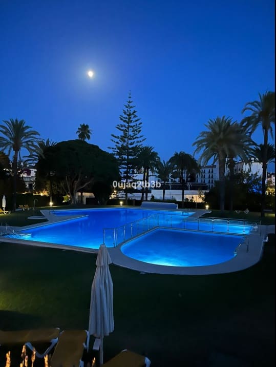 4 bedroom Apartment for sale in Nueva Andalucia with pool garage - € 1,500,000 (Ref: 9550030)