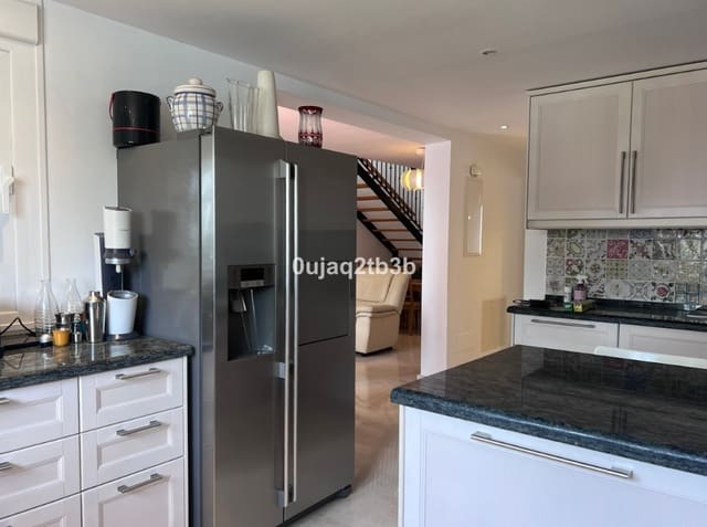 4 bedroom Apartment for sale in Nueva Andalucia, Marbella with pool garage - € 1,500,000 (Ref: 9550030)