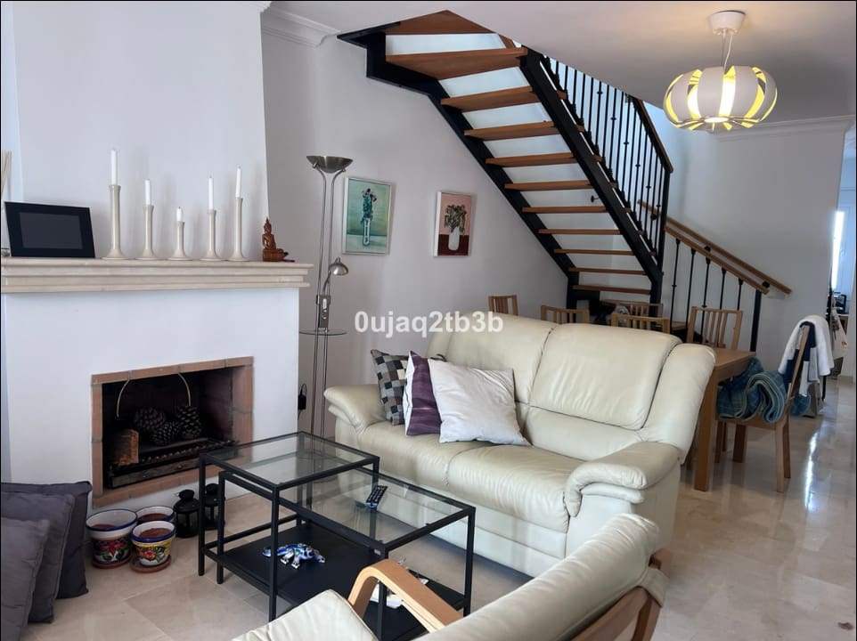 4 bedroom Apartment for sale in Nueva Andalucia with pool garage - € 1,500,000 (Ref: 9550030)