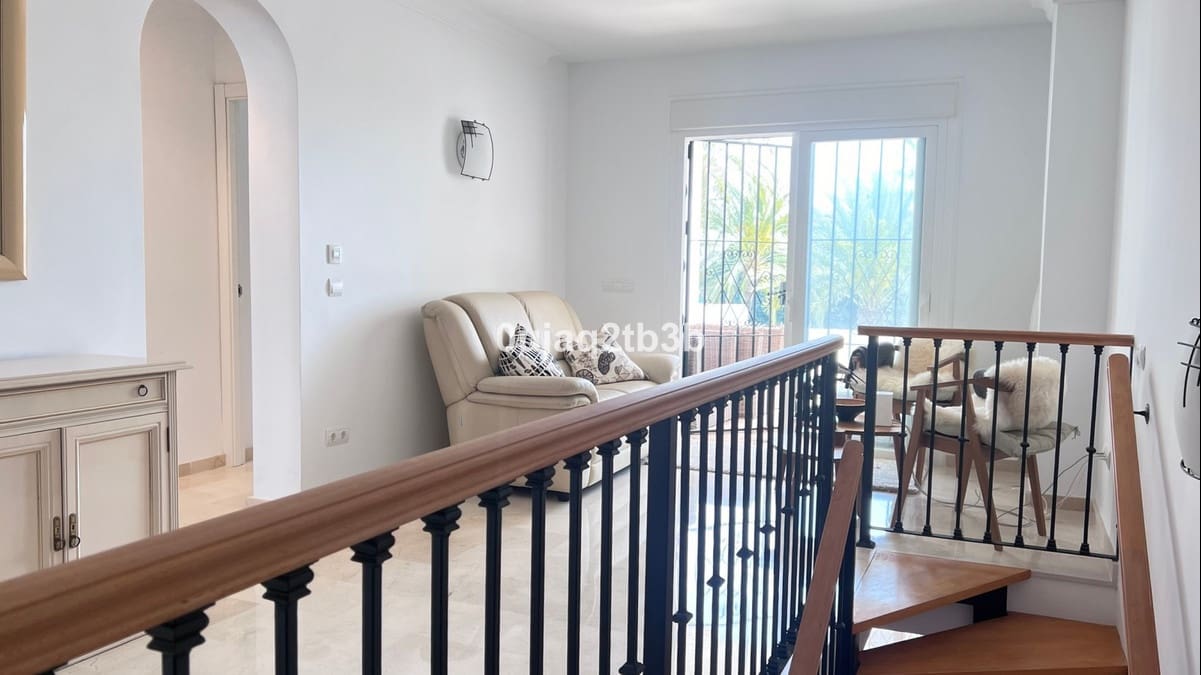 4 bedroom Apartment for sale in Nueva Andalucia with pool garage - € 1,500,000 (Ref: 9550030)