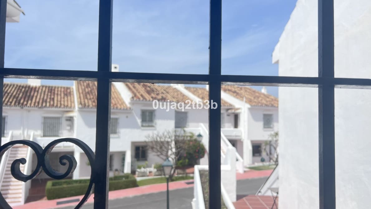 4 bedroom Apartment for sale in Nueva Andalucia with pool garage - € 1,500,000 (Ref: 9550030)