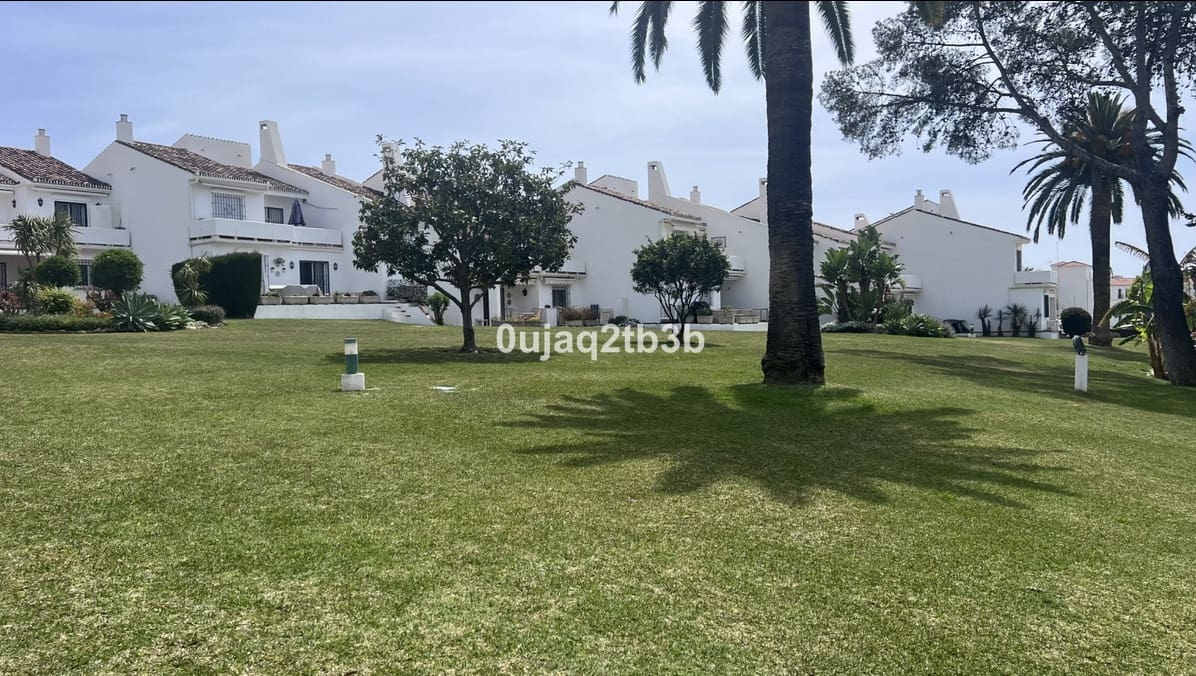 4 bedroom Apartment for sale in Nueva Andalucia with pool garage - € 1,500,000 (Ref: 9550030)