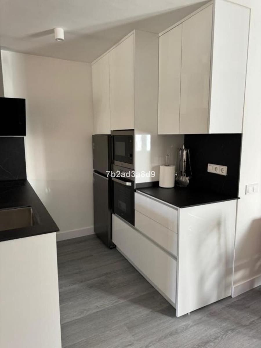 2 makuuhuone Kattohuoneisto myytävänä paikassa Puerto Banus mukana uima-altaan - 475 000 € (Ref: 9550036)