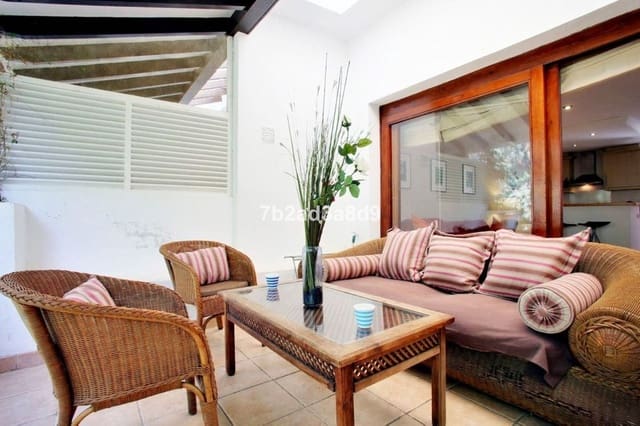 2 slaapkamer Penthouse te koop in Puerto Banus, Marbella met zwembad - € 475.000 (Ref: 9550036)