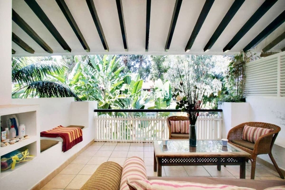 2 makuuhuone Kattohuoneisto myytävänä paikassa Puerto Banus mukana uima-altaan - 475 000 € (Ref: 9550036)