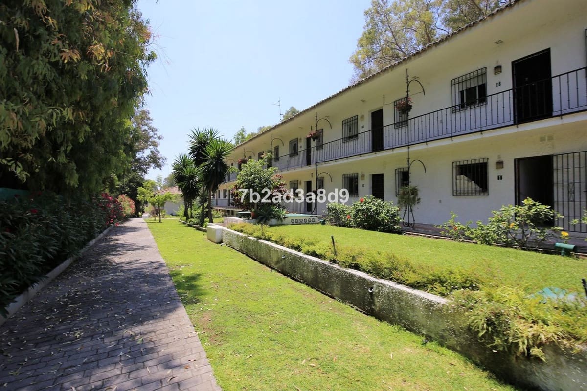 2 makuuhuone Kattohuoneisto myytävänä paikassa Puerto Banus mukana uima-altaan - 475 000 € (Ref: 9550036)