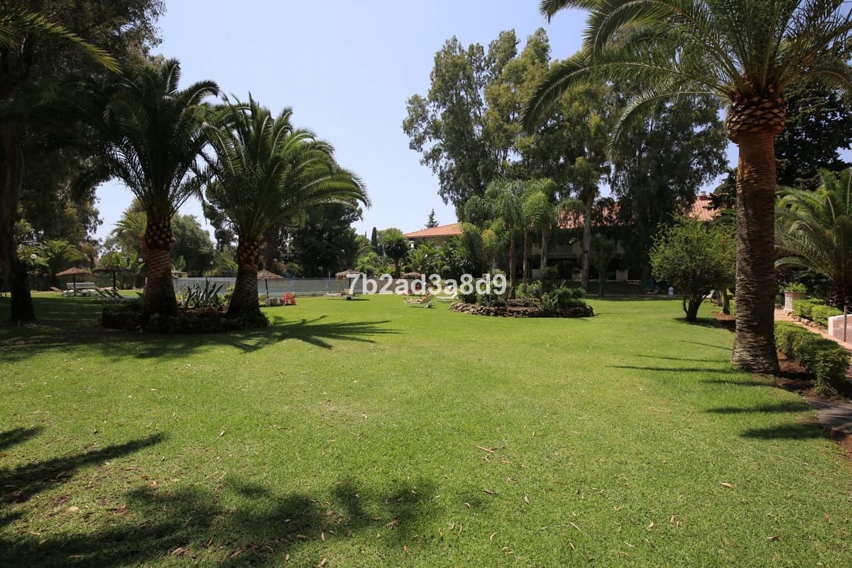 2 makuuhuone Kattohuoneisto myytävänä paikassa Puerto Banus mukana uima-altaan - 475 000 € (Ref: 9550036)