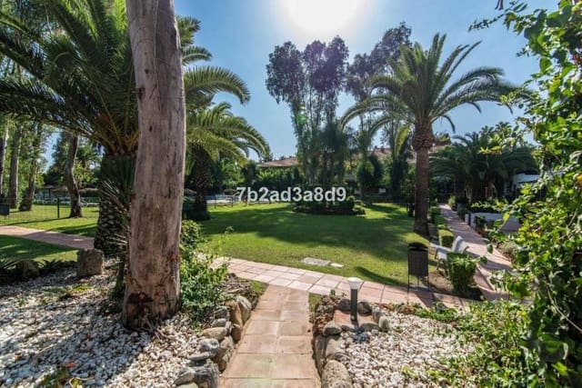 2 slaapkamer Penthouse te koop in Puerto Banus, Marbella met zwembad - € 475.000 (Ref: 9550036)