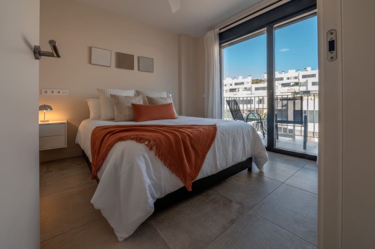 3 sypialnia Apartament na sprzedaż w La Cala de Mijas z basenem garażem - 749 000 € (Ref: 9550039)