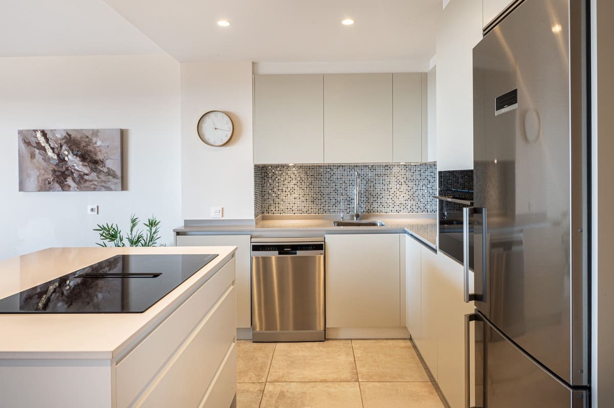 3 sypialnia Apartament na sprzedaż w La Cala de Mijas z basenem garażem - 749 000 € (Ref: 9550039)