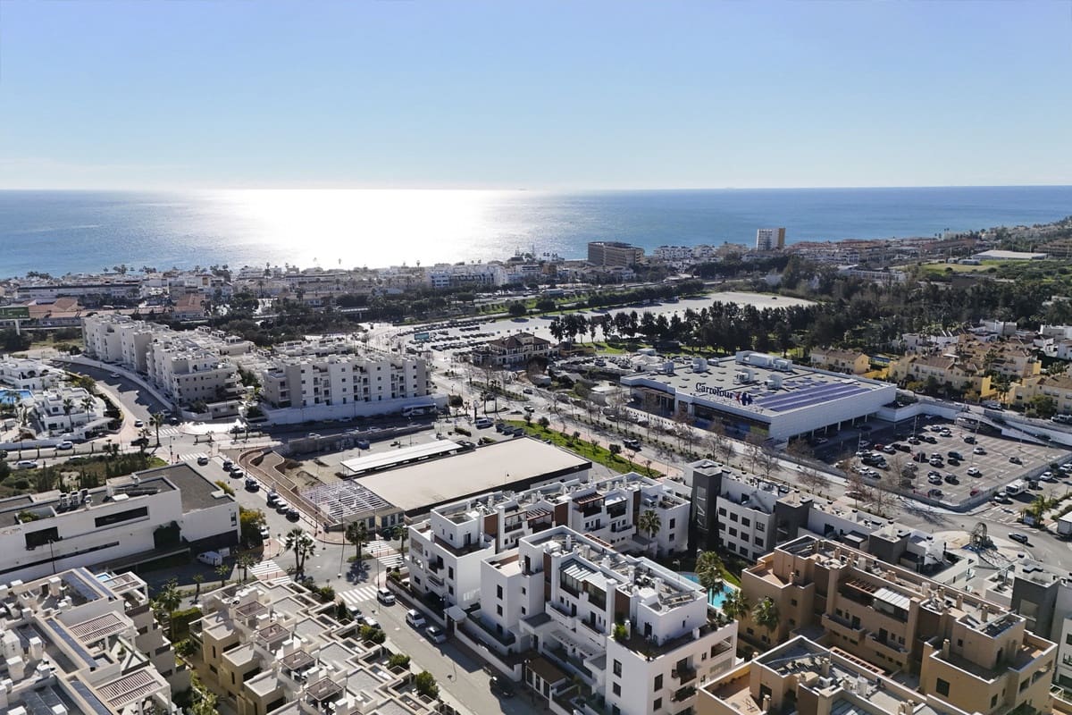 3 sypialnia Apartament na sprzedaż w La Cala de Mijas z basenem garażem - 749 000 € (Ref: 9550039)