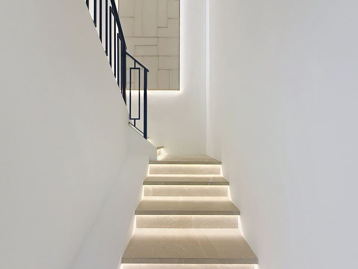 4 soveværelse Byhus til salg i Nueva Andalucia med swimmingpool - € 1.499.000 (Ref: 9550046)