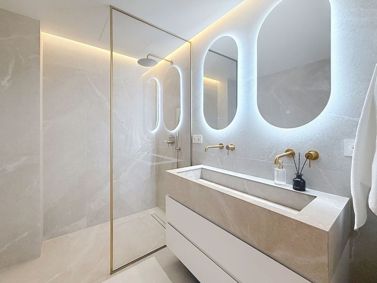 4 soveværelse Byhus til salg i Nueva Andalucia med swimmingpool - € 1.499.000 (Ref: 9550046)