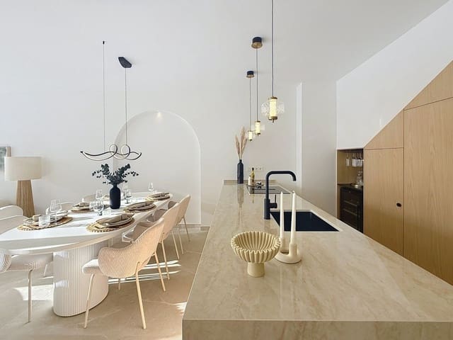 4 soveværelse Byhus til salg i Nueva Andalucia, Marbella med swimmingpool - € 1.499.000 (Ref: 9550046)