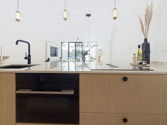 4 soveværelse Byhus til salg i Nueva Andalucia, Marbella med swimmingpool - € 1.499.000 (Ref: 9550046)