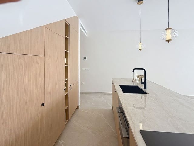 4 soveværelse Byhus til salg i Nueva Andalucia, Marbella med swimmingpool - € 1.499.000 (Ref: 9550046)