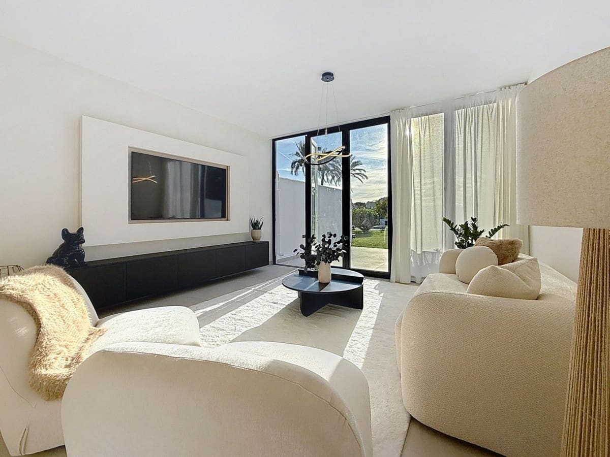 4 soveværelse Byhus til salg i Nueva Andalucia med swimmingpool - € 1.499.000 (Ref: 9550046)