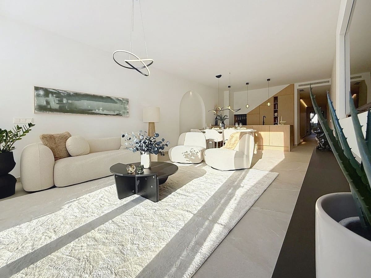 4 soveværelse Byhus til salg i Nueva Andalucia med swimmingpool - € 1.499.000 (Ref: 9550046)