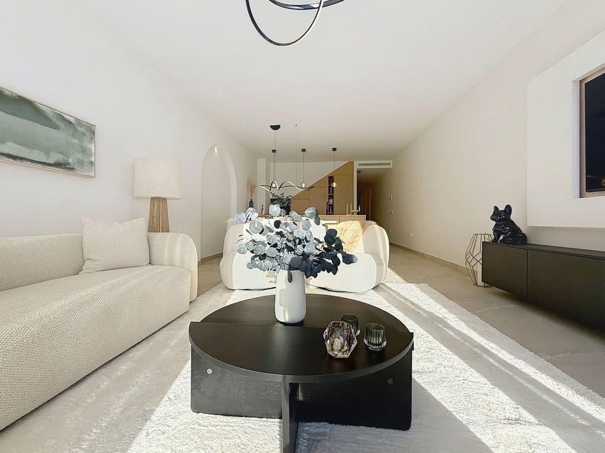 4 soveværelse Byhus til salg i Nueva Andalucia med swimmingpool - € 1.499.000 (Ref: 9550046)