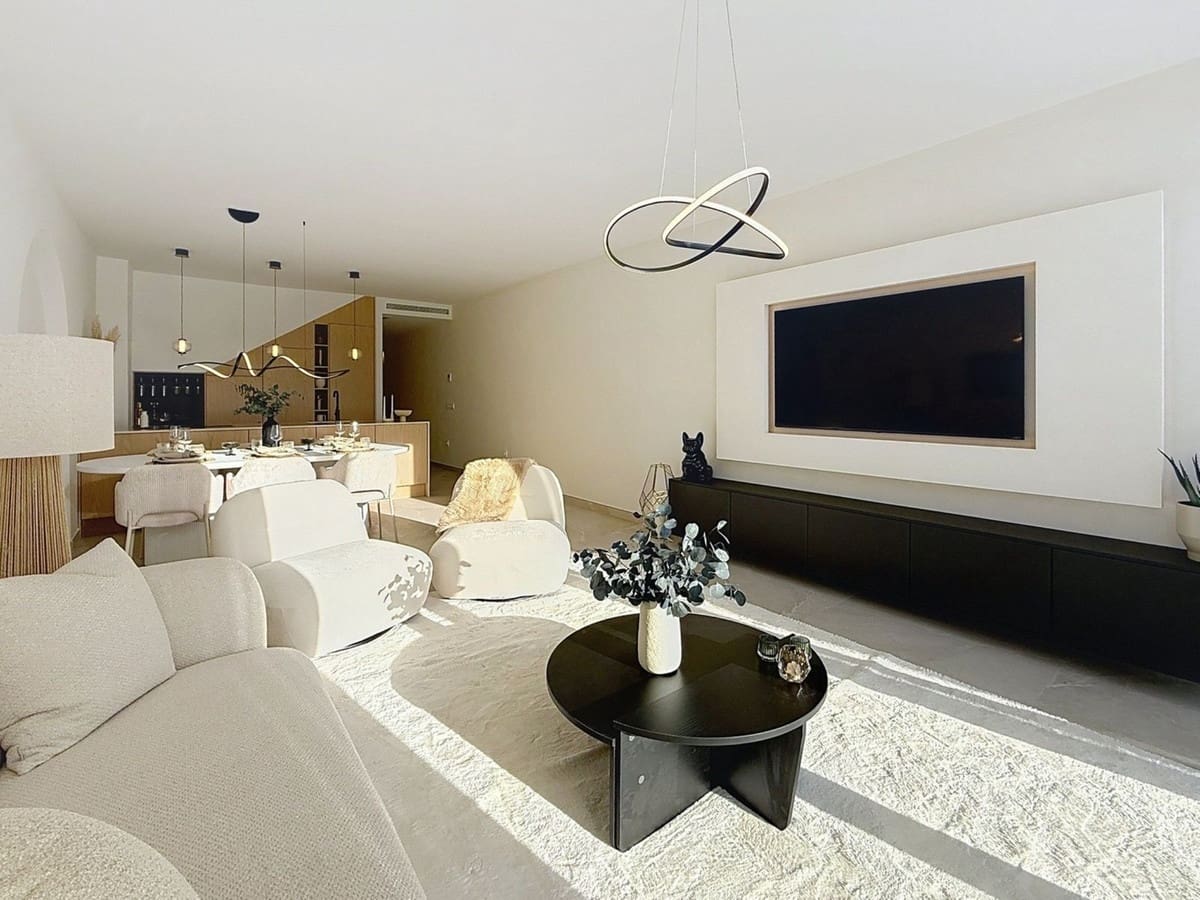 4 soveværelse Byhus til salg i Nueva Andalucia med swimmingpool - € 1.499.000 (Ref: 9550046)