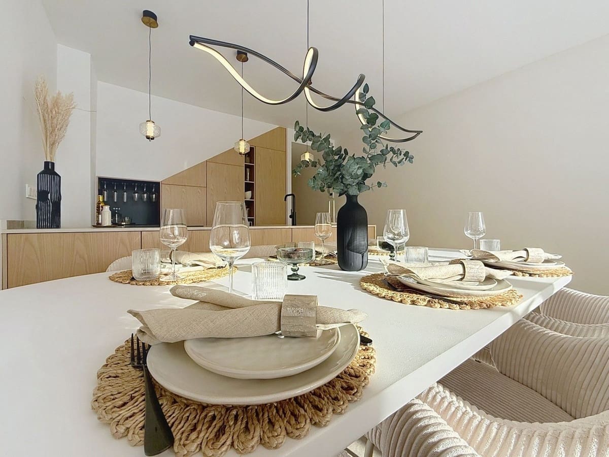 4 soveværelse Byhus til salg i Nueva Andalucia med swimmingpool - € 1.499.000 (Ref: 9550046)