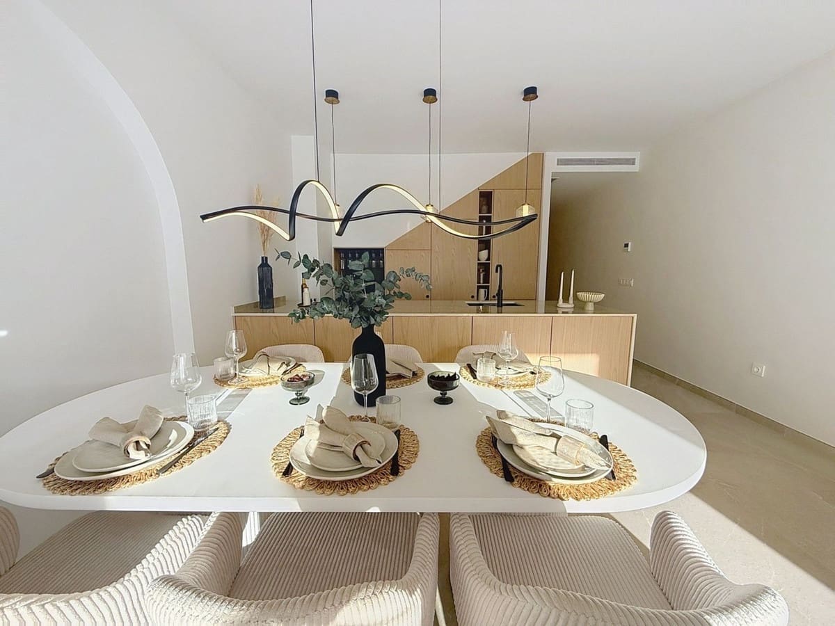 4 soveværelse Byhus til salg i Nueva Andalucia med swimmingpool - € 1.499.000 (Ref: 9550046)