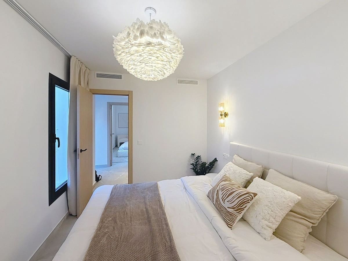 4 soveværelse Byhus til salg i Nueva Andalucia med swimmingpool - € 1.499.000 (Ref: 9550046)