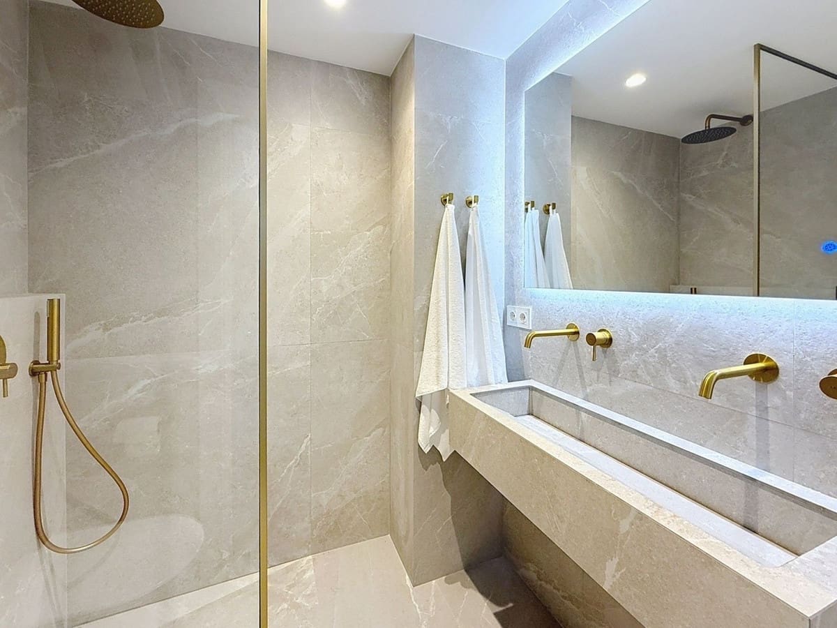 4 soveværelse Byhus til salg i Nueva Andalucia med swimmingpool - € 1.499.000 (Ref: 9550046)