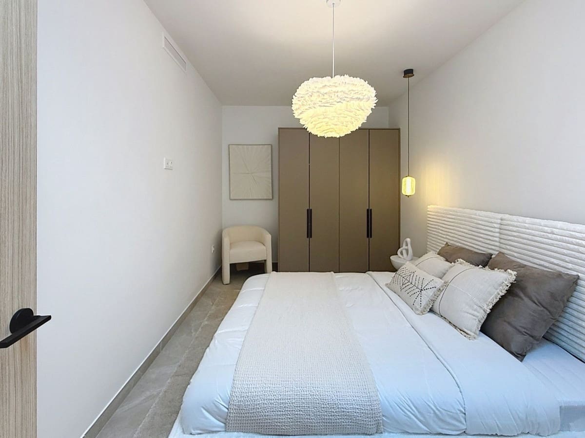 4 soveværelse Byhus til salg i Nueva Andalucia med swimmingpool - € 1.499.000 (Ref: 9550046)