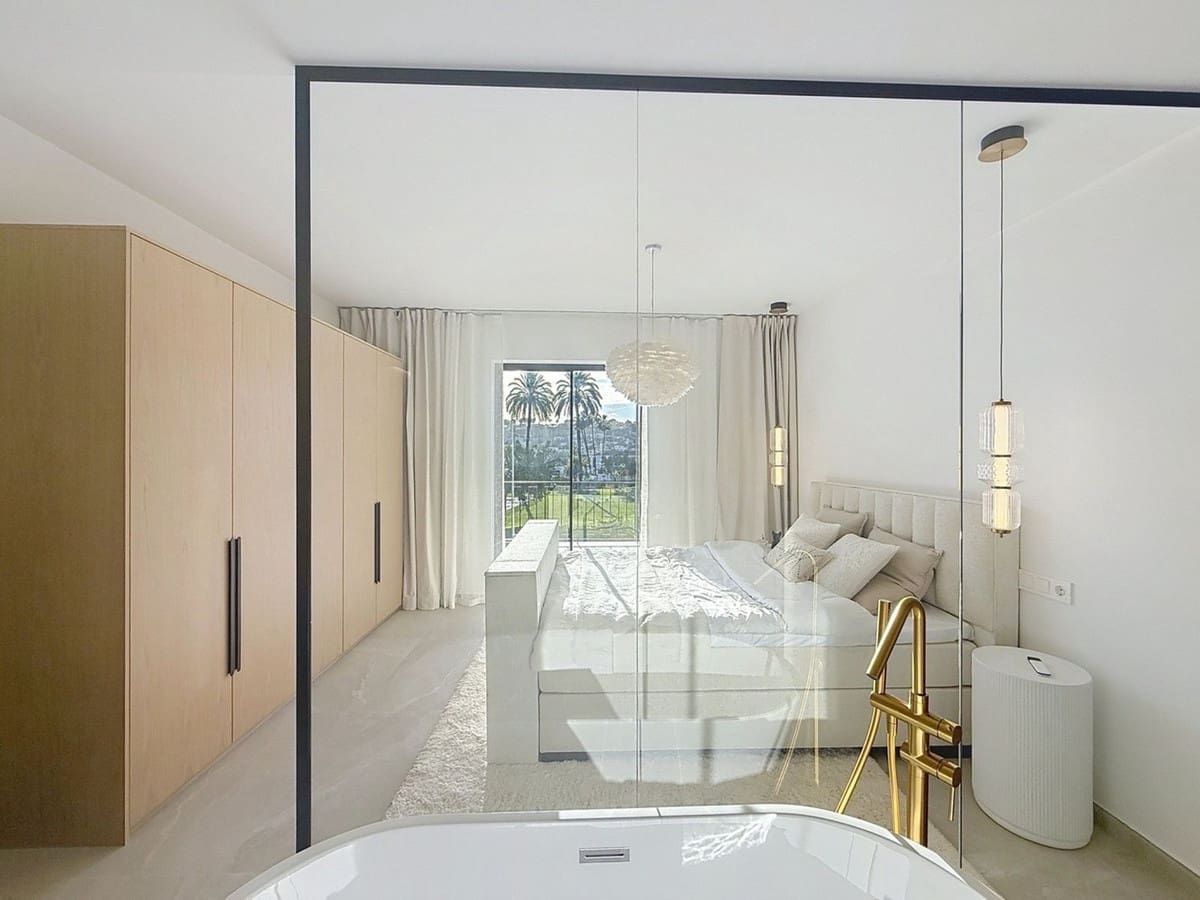 4 soveværelse Byhus til salg i Nueva Andalucia med swimmingpool - € 1.499.000 (Ref: 9550046)