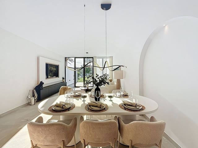 4 soveværelse Byhus til salg i Nueva Andalucia, Marbella med swimmingpool - € 1.499.000 (Ref: 9550046)