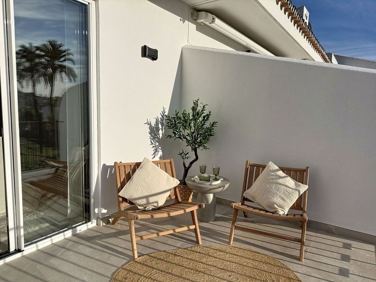4 soveværelse Byhus til salg i Nueva Andalucia med swimmingpool - € 1.499.000 (Ref: 9550046)