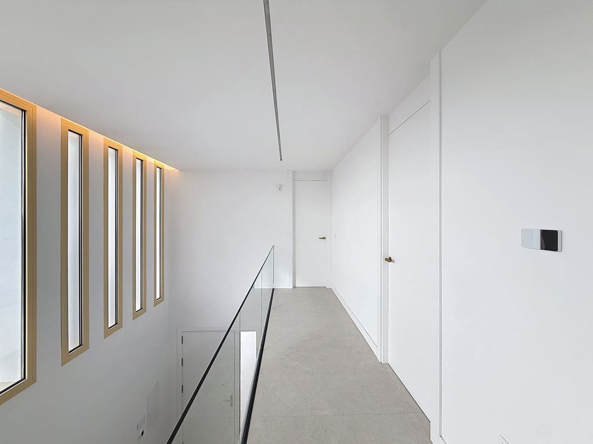 6 soverom Villa til salgs i Malaga by med svømmebasseng garasje - € 2 580 000 (Ref: 9550047)