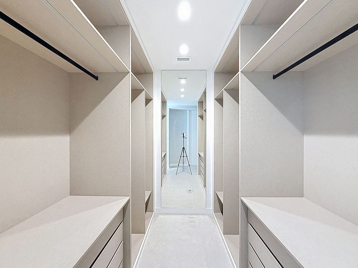 6 soverom Villa til salgs i Malaga by med svømmebasseng garasje - € 2 580 000 (Ref: 9550047)