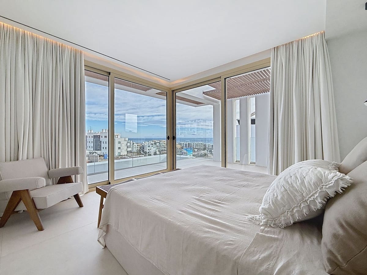 6 soverom Villa til salgs i Malaga by med svømmebasseng garasje - € 2 580 000 (Ref: 9550047)